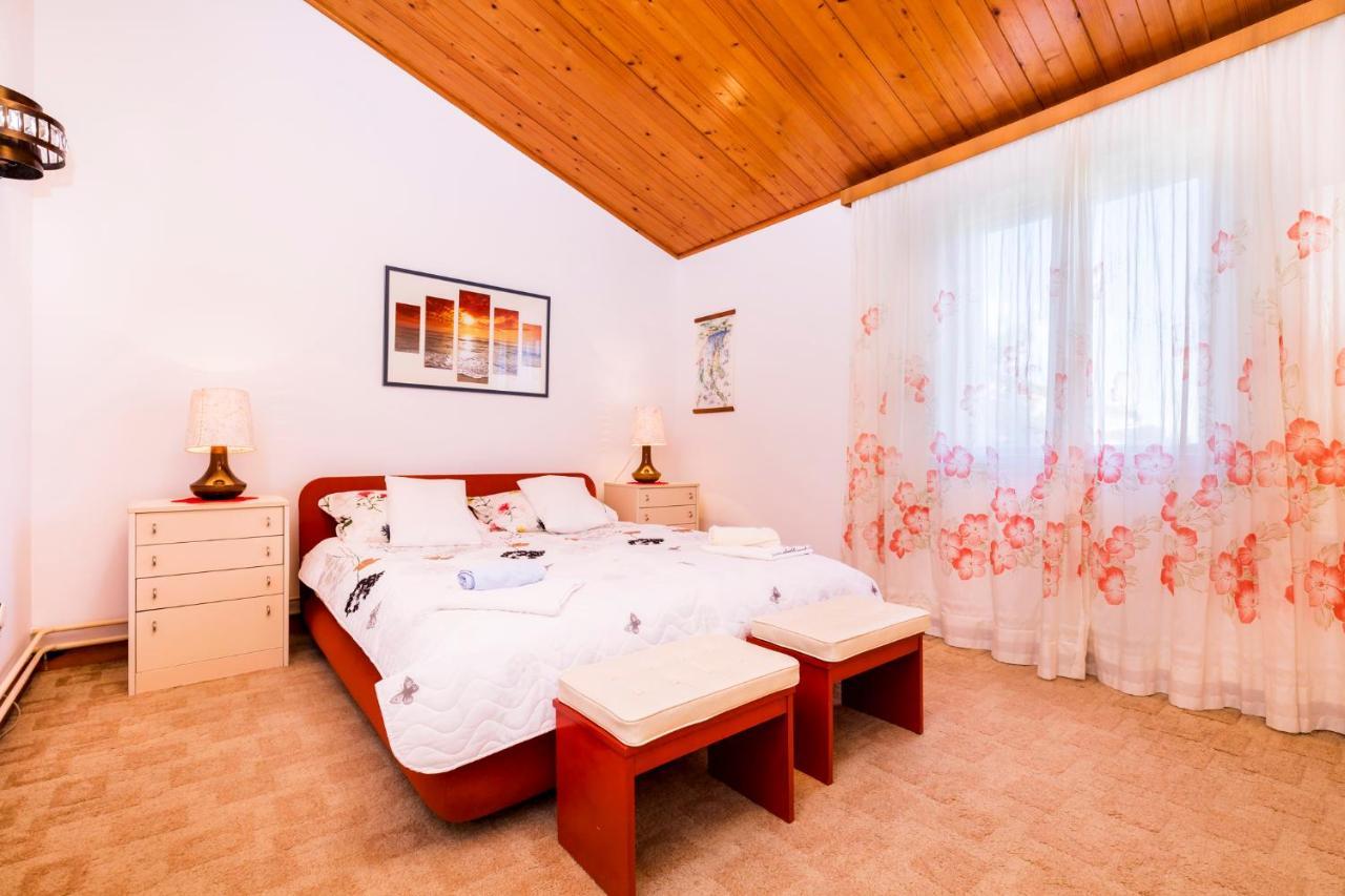 Holiday Home Villa Esperanca ヴェリ・ロシニュ エクステリア 写真