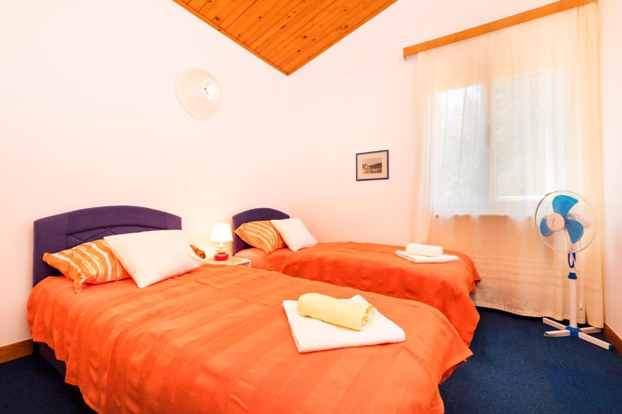 Holiday Home Villa Esperanca ヴェリ・ロシニュ エクステリア 写真