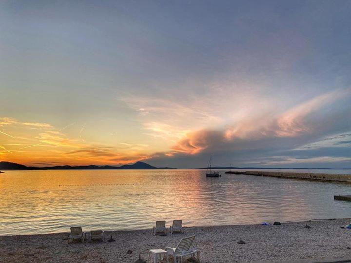 Holiday Home Villa Esperanca ヴェリ・ロシニュ エクステリア 写真